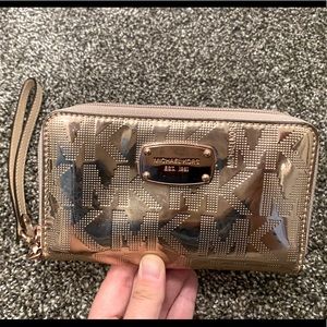 Michael Kors wristlet